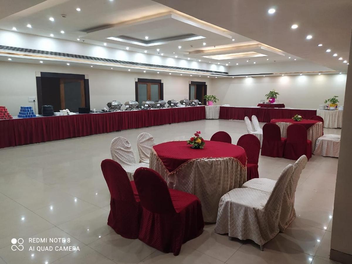 Shelter Hotel Лакхнау Екстер'єр фото